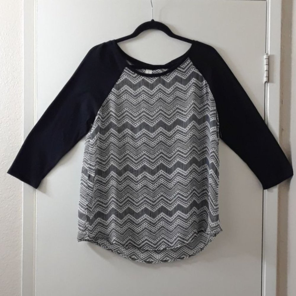 No Boundaries Woman's Sheer Chevron Top Size XL / XG (15 -17 )